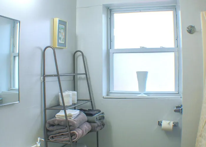 2 Bedroom East Carson Street Sanctuary Apartment *