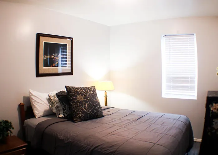 2 Bedroom East Carson Street Sanctuary Apartment *