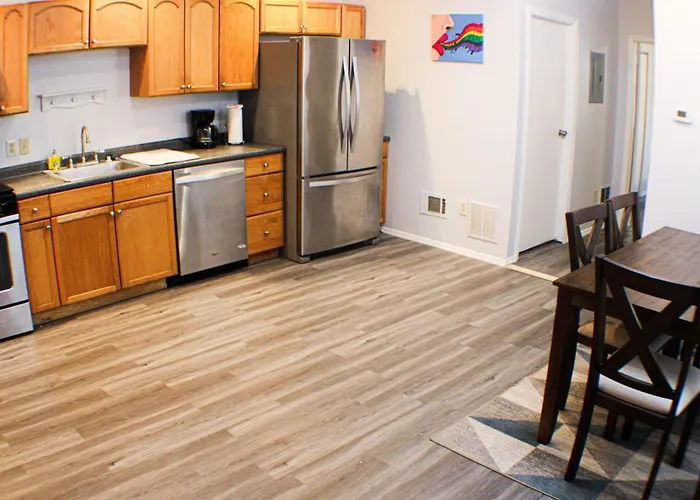 2 Bedroom East Carson Street Sanctuary Apartment *